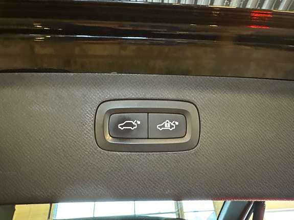 Volvo XC90 10 of 30