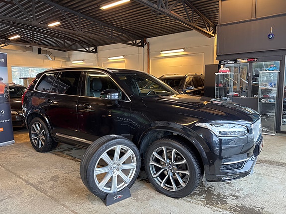 Volvo XC90 2 of 30
