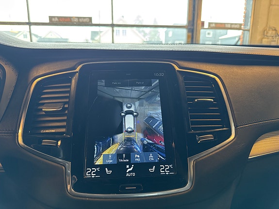 Volvo XC90 30 of 30