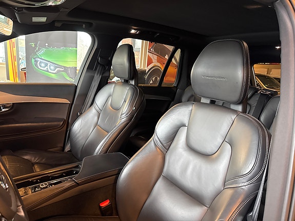 Volvo XC90 15 of 30