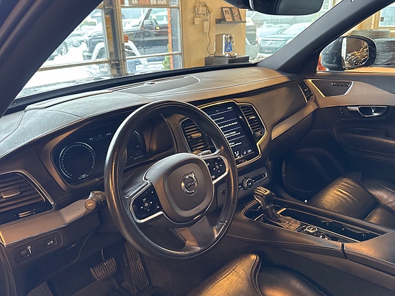 Volvo XC90 14 of 30