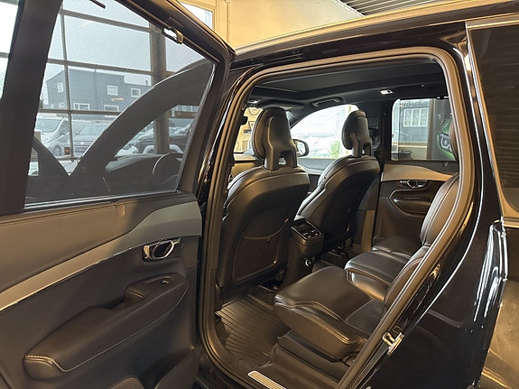 Volvo XC90 17 of 30