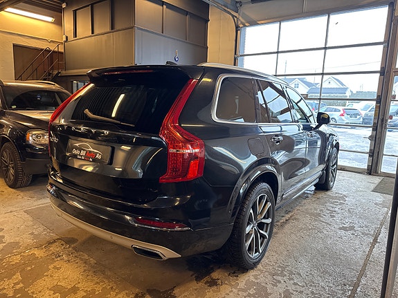 Volvo XC90 8 of 30