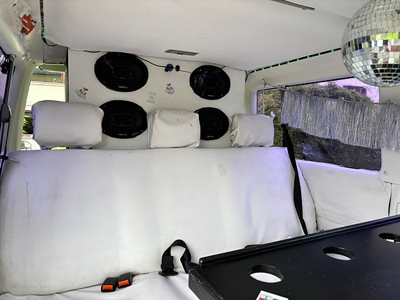 Volkswagen Multivan 5 of 8