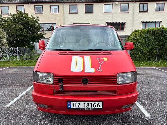 Volkswagen Multivan 2 of 8
