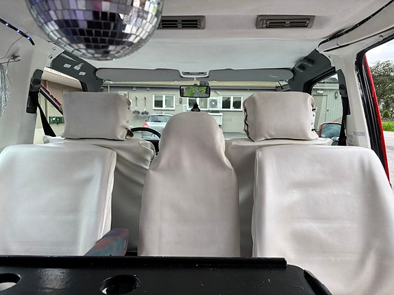 Volkswagen Multivan 6 of 8