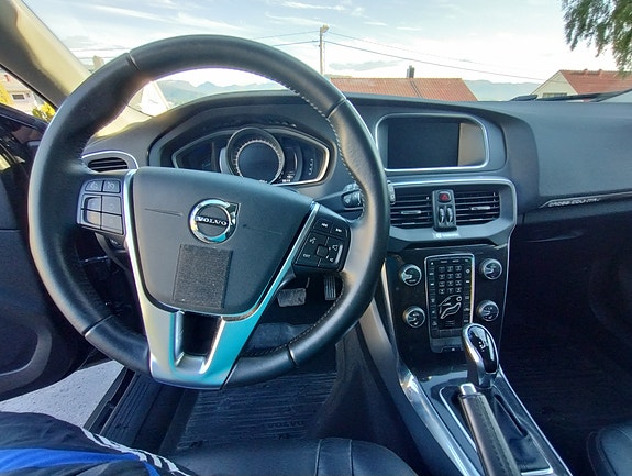 Volvo V40 Cross Country 4 of 5