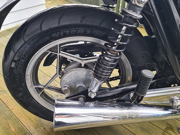 Suzuki GS 400 5 of 13