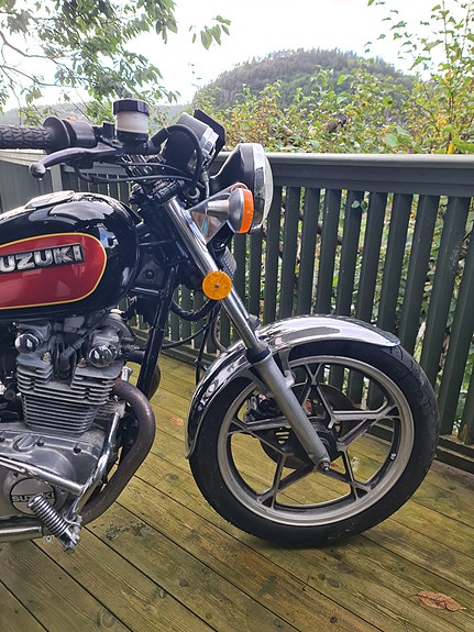 Suzuki GS 400 2 of 13