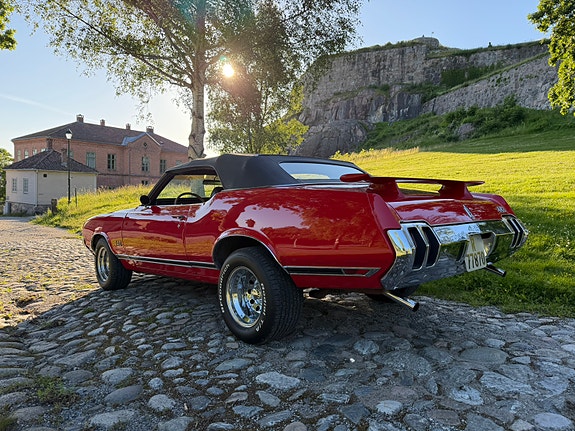 Oldsmobile Cutlass 3 of 5