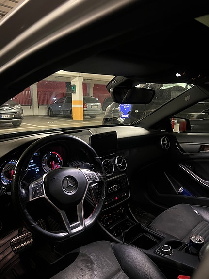 Mercedes-Benz A180 3 of 5