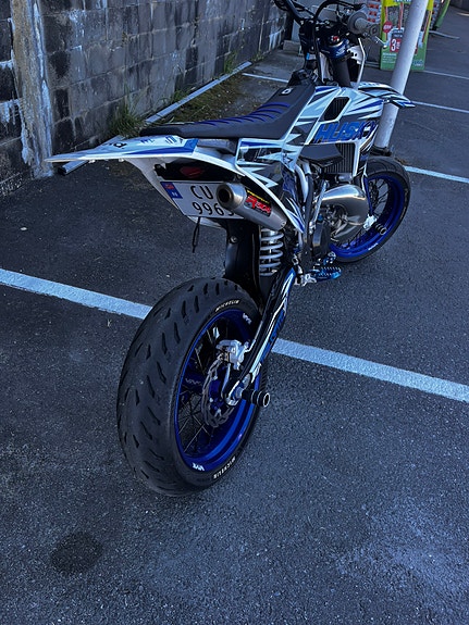 Husqvarna TE 300i 2 of 5