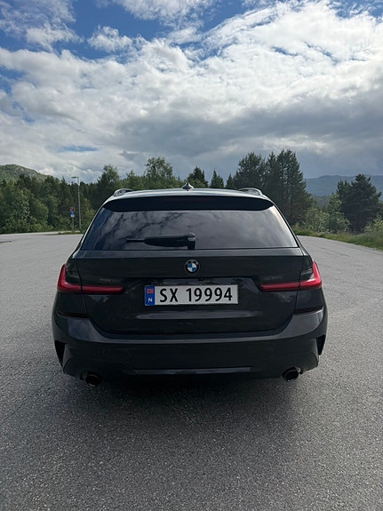 BMW 330e 4 of 5