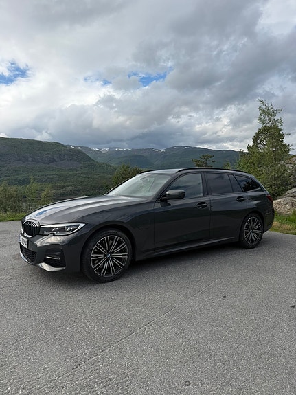BMW 330e 3 of 5