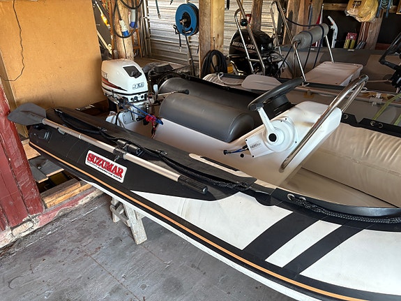 Suzumar 270 med rattkonsoll og Yamaha 9,9 (15) 5 of 5