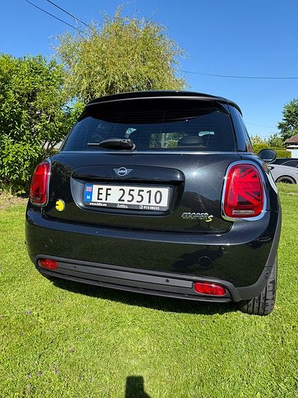 MINI Cooper SE 5 of 5