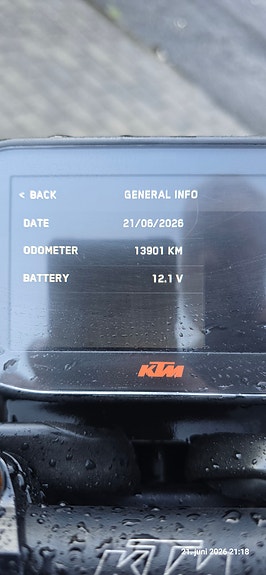 KTM 890 Duke R 17 of 21