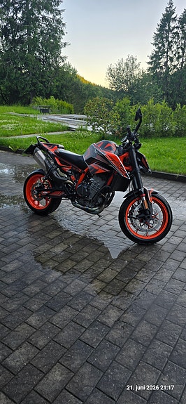 KTM 890 Duke R 10 of 21