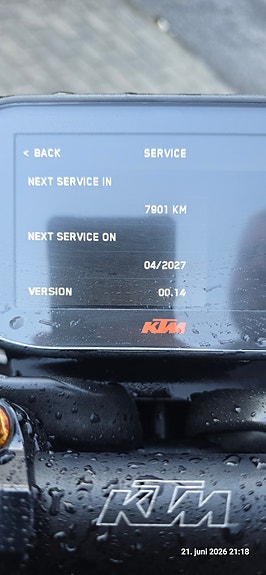 KTM 890 Duke R 18 of 21