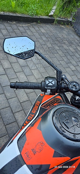 KTM 890 Duke R 11 of 21