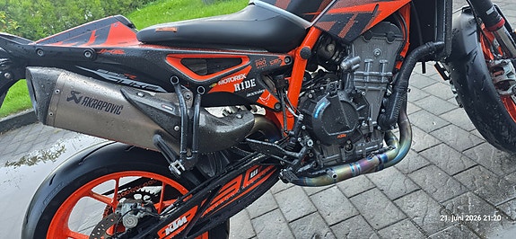 KTM 890 Duke R 15 of 21