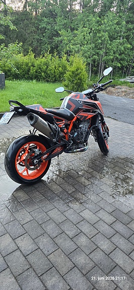 KTM 890 Duke R 9 of 21