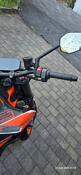 KTM 890 Duke R 12 of 21
