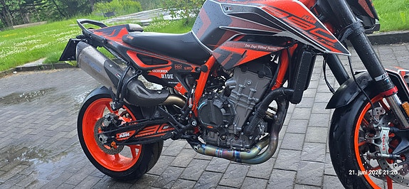 KTM 890 Duke R 16 of 21