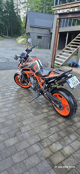KTM 890 Duke R 7 of 21