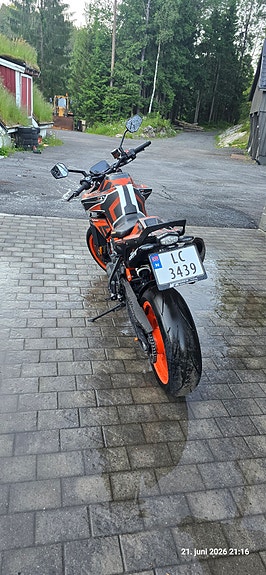 KTM 890 Duke R 6 of 21