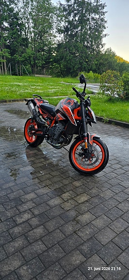 KTM 890 Duke R 3 of 21