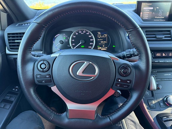 Lexus CT200h 7 of 26