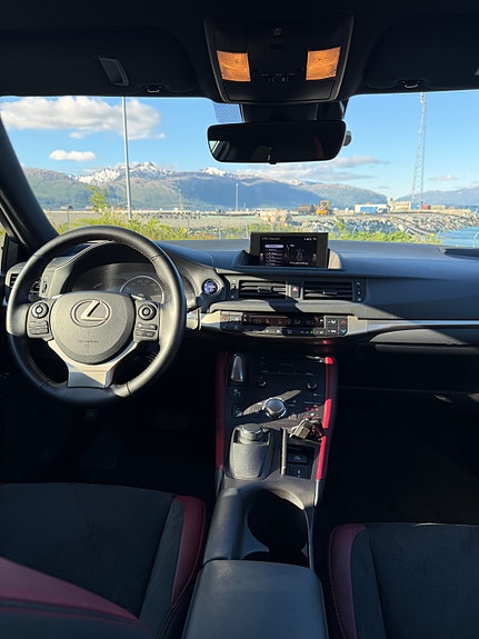 Lexus CT200h 14 of 26