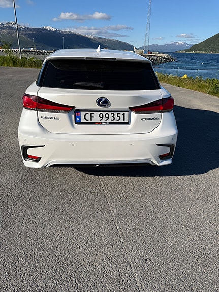 Lexus CT200h 6 of 26