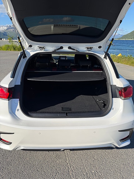 Lexus CT200h 15 of 26