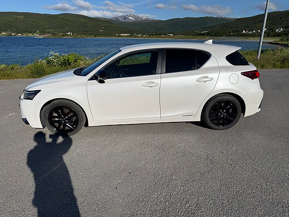 Lexus CT200h 3 of 26