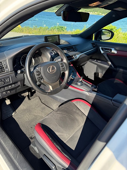 Lexus CT200h 22 of 26