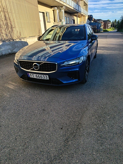 Volvo V60 2 of 5
