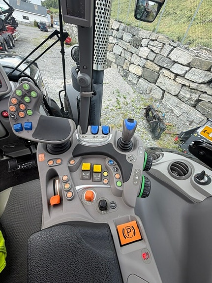 Deutz Fahr 6185 Warrior 13 of 30