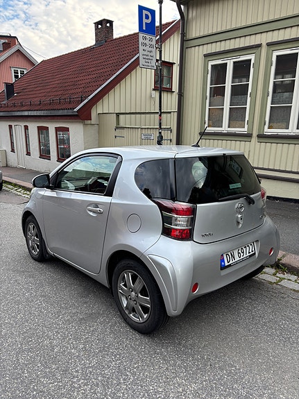 Toyota IQ 4 of 5