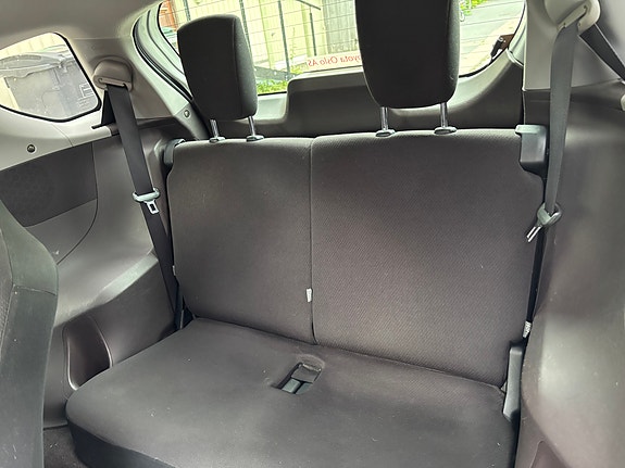 Toyota IQ 12 of 17