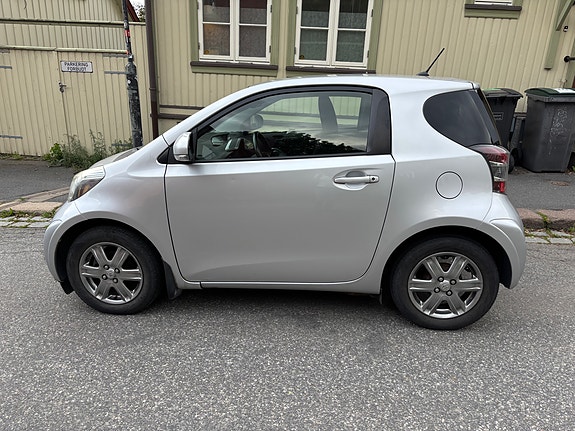 Toyota IQ 3 of 5