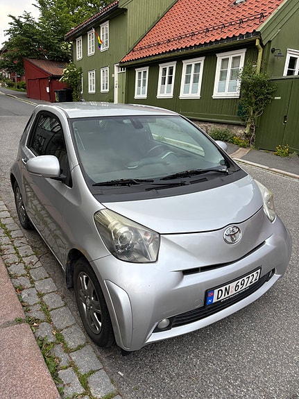 Toyota IQ 8 of 17