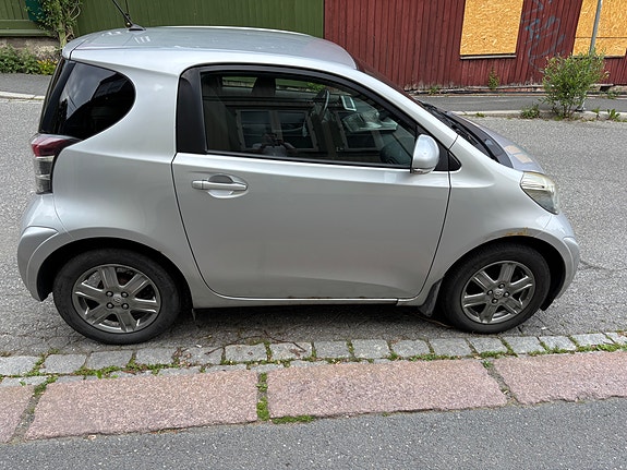 Toyota IQ 7 of 17