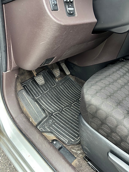 Toyota IQ 13 of 17