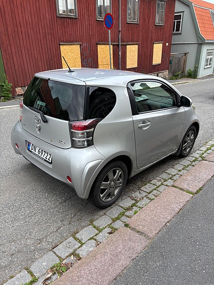 Toyota IQ 6 of 17