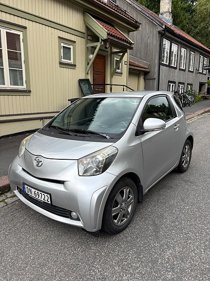 Toyota IQ 2 of 5