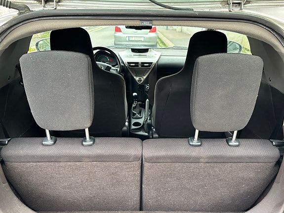 Toyota IQ 14 of 17