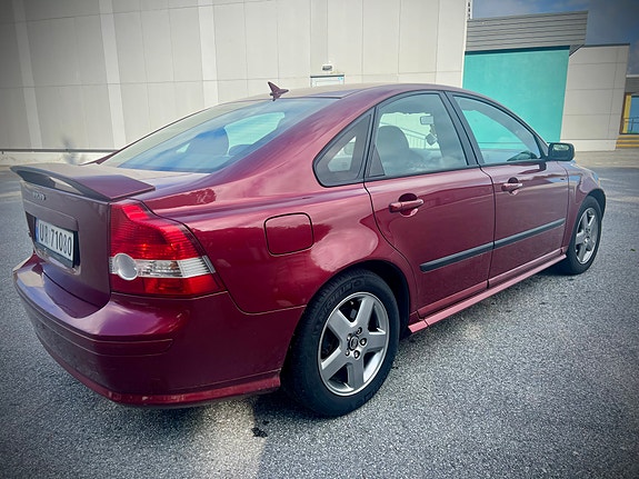 Volvo S40 3 of 5