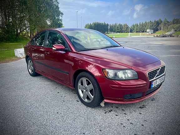 Volvo S40 2 of 5